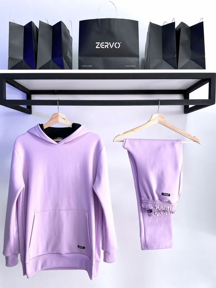 Conjunto lila ZERVO en percha